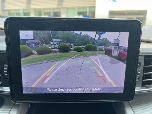 Used 2022 Ford Explorer XLT w/ Equipment Group 202A image 37