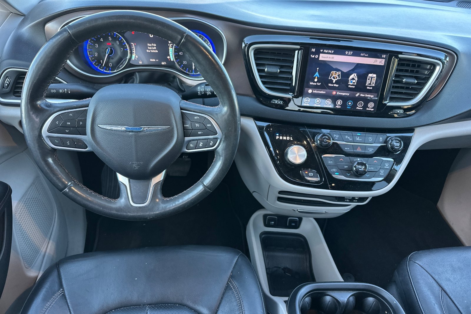 Used 2019 Chrysler Pacifica Touring-L w/ Advanced Safetytec Group FWD image 16