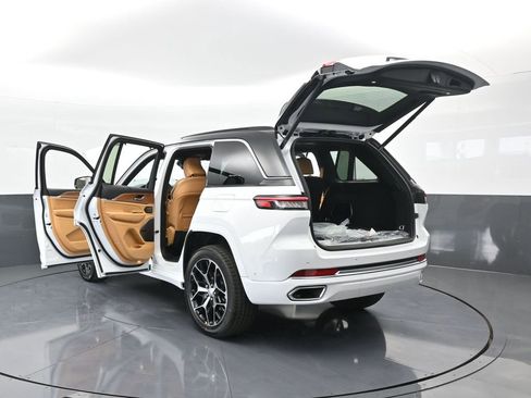 New 2025 Jeep Grand Cherokee Summit image 81