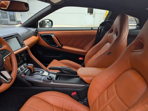 Used 2020 Nissan GT-R Premium w/ Premium Interior Package AWD/4WD image 17