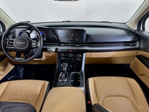 Used 2023 Kia Carnival LX image 16