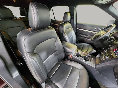 Used 2018 Ford Explorer XLT w/ Equipment Group 202A AWD/4WD image 28