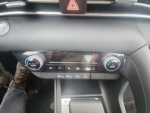 Certified 2023 Hyundai Elantra SEL image 18