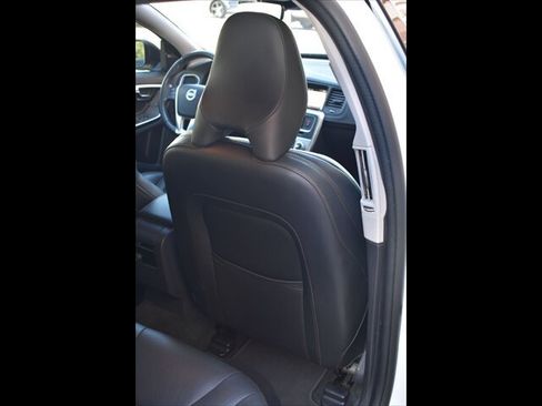 Used 2017 Volvo V60 T5 Cross Country w/ Convenience Package image 26