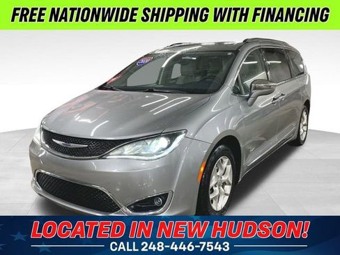 Used 2020 Chrysler Pacifica Limited image 1