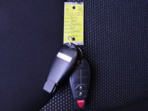 Used 2020 Jeep Cherokee Latitude FWD image 58
