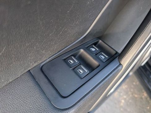 Used 2014 Volkswagen Beetle 2.5 image 12