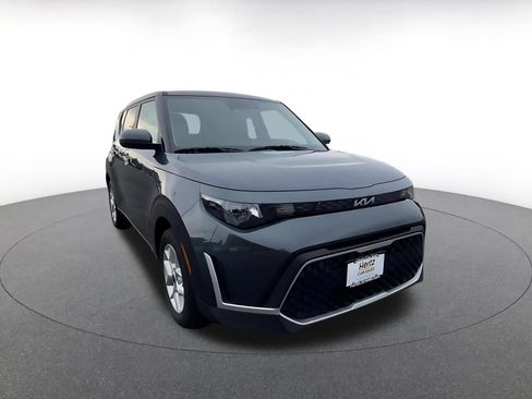 Used 2025 Kia Soul LX w/ LX Technology Package FWD image 3