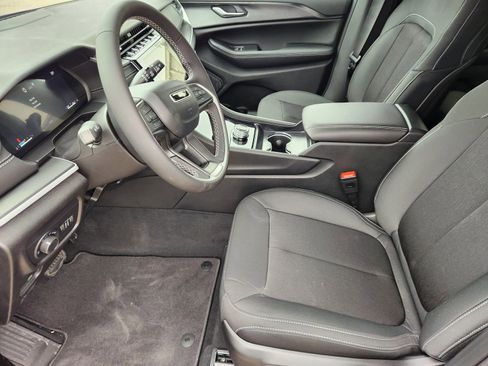 New 2025 Jeep Grand Cherokee Laredo X image 12