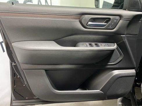 New 2025 Nissan Armada SL w/ Captain's Chari Seat Package AWD/4WD image 15