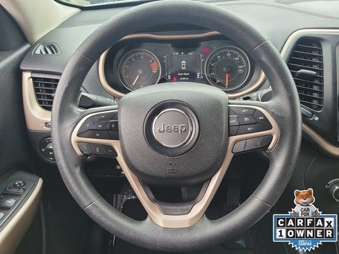 Used 2018 Jeep Cherokee Latitude FWD image 19