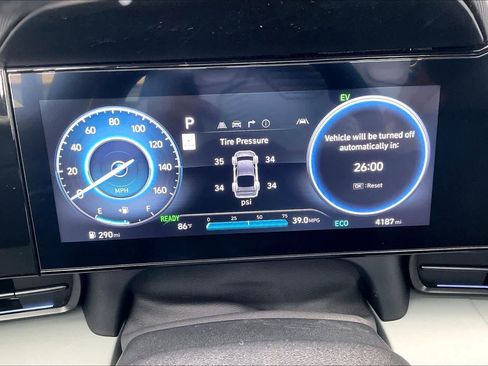 Certified 2025 Hyundai Elantra Limited FWD image 26