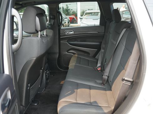 Used 2019 Jeep Grand Cherokee Laredo AWD/4WD image 16
