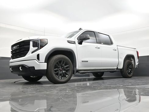 Used 2024 GMC Sierra 1500 Elevation w/ LPO, Elevation Black Package AWD/4WD image 20