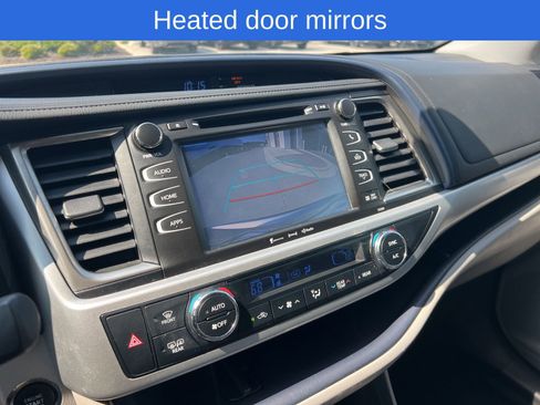 Used 2019 Toyota Highlander XLE FWD image 13