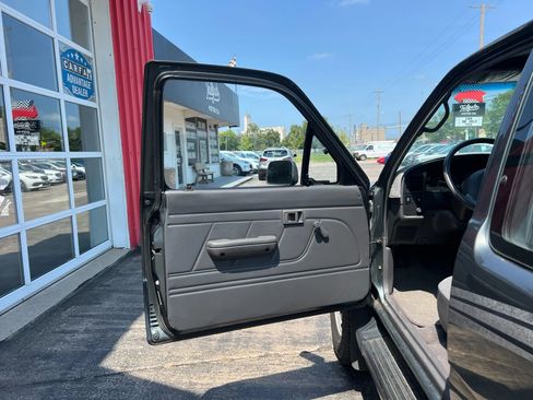 Used 1993 Toyota Pickup Deluxe image 9
