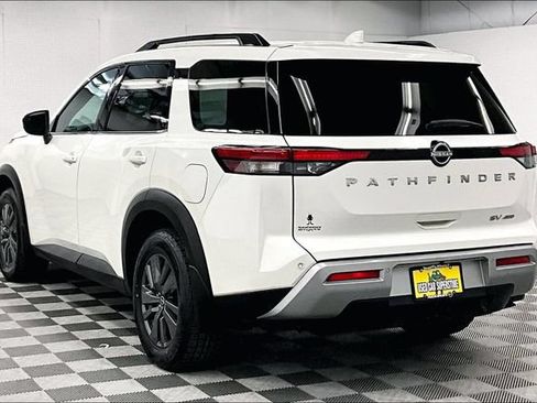 Used 2024 Nissan Pathfinder SV AWD/4WD image 2