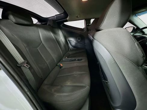 Used 2015 Hyundai Veloster image 30