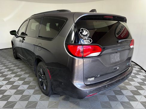 Used 2019 Chrysler Pacifica Limited w/ Advanced Safetytec Group FWD image 7