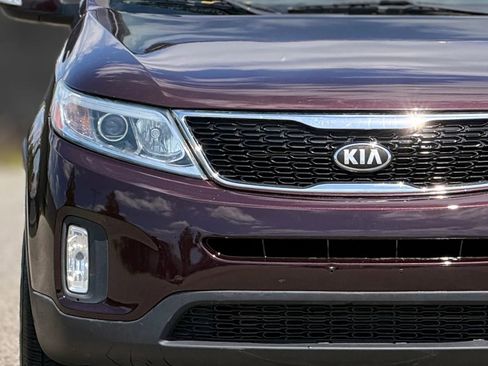 Used 2015 Kia Sorento LX image 11