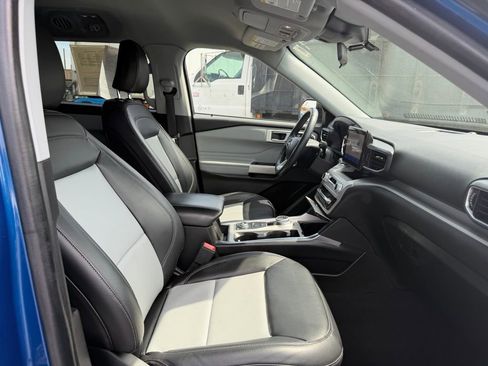 Used 2022 Ford Explorer XLT w/ Equipment Group 202A image 31