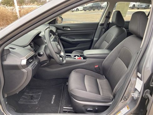 Used 2024 Nissan Altima 2.5 SV image 33