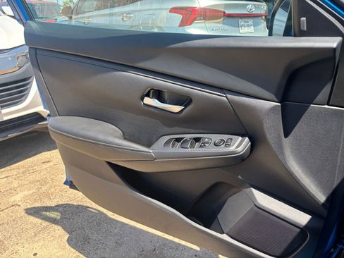 Used 2025 Nissan Sentra SV FWD image 18