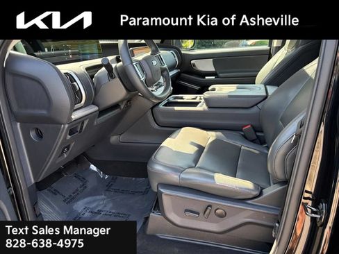 Used 2025 Ford Expedition Max Active RWD image 18