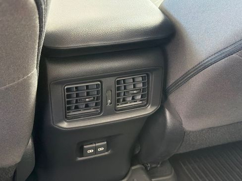 Used 2022 Toyota RAV4 XLE FWD image 16