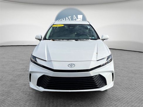 Certified 2025 Toyota Camry LE image 9
