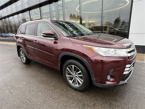 Used 2018 Toyota Highlander XLE image 5