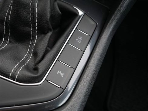 Certified 2024 Volkswagen Tiguan SE R-Line image 34