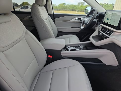 New 2026 Ford Explorer Active w/ Active Comfort Package image 10