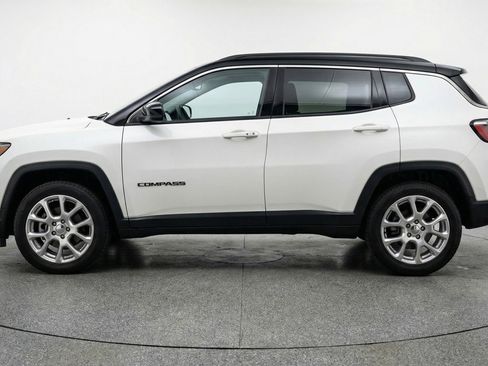 Used 2025 Jeep Compass Limited AWD/4WD image 5
