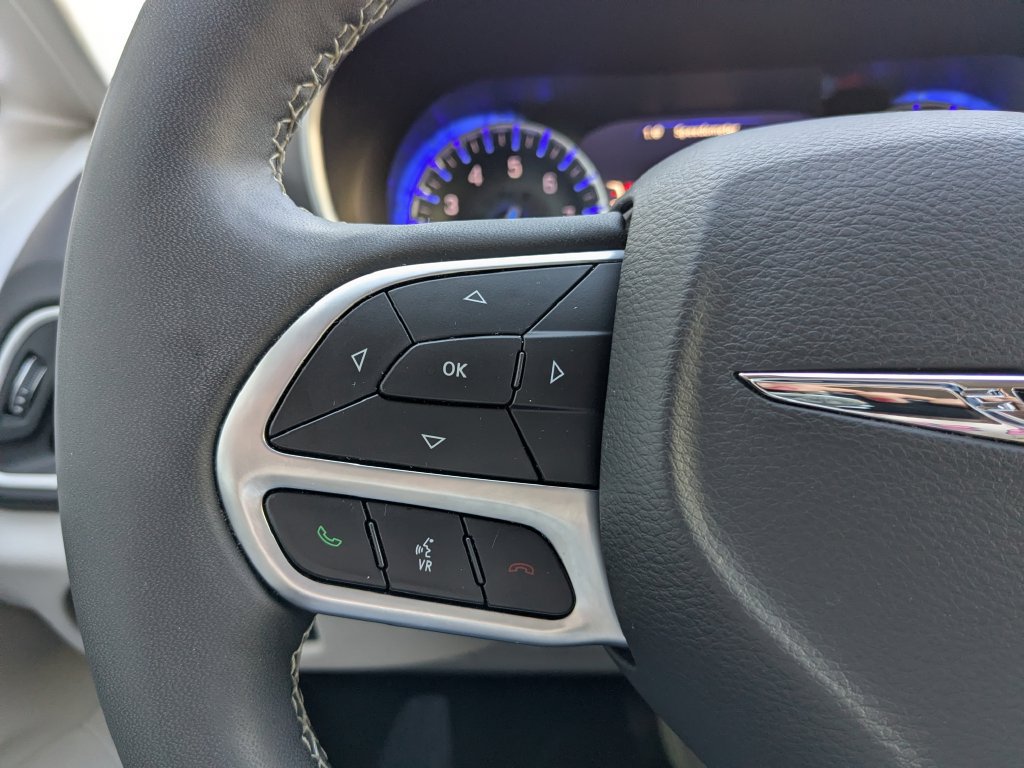 Used 2024 Chrysler Pacifica Touring-L FWD image 14
