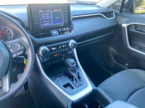 Used 2022 Toyota RAV4 LE AWD/4WD image 24