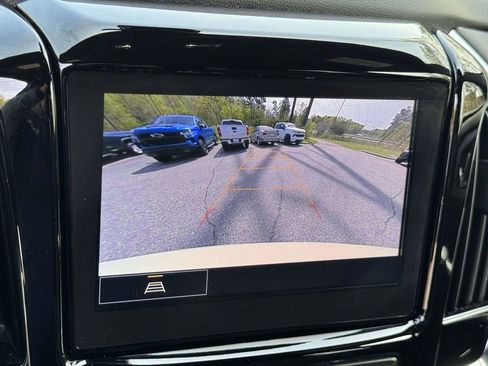 Used 2023 Chevrolet Traverse LT image 5