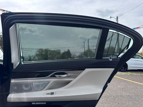 Used 2016 BMW 750i RWD image 21