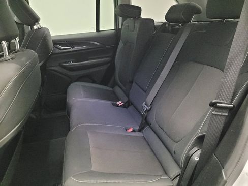 Used 2023 Jeep Grand Cherokee Laredo RWD image 18