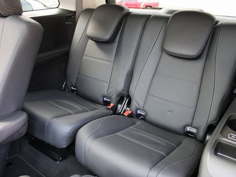 Used 2024 Mercedes-Benz GLS 450 4MATIC image 36