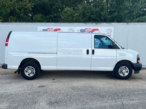 Used 2019 Chevrolet Express 3500 Extended w/ Driver Convenience Package image 2