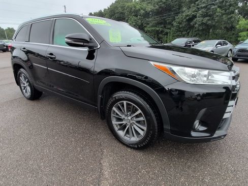 Used 2019 Toyota Highlander XLE AWD/4WD image 9