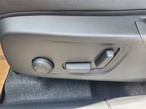 New 2026 Volvo XC40 B5 Core w/ Protection Package Premier image 14