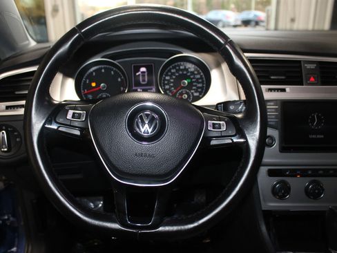 Used 2016 Volkswagen Golf Limited Edition image 14