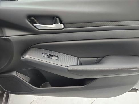 Used 2025 Nissan Altima 2.5 SV image 40