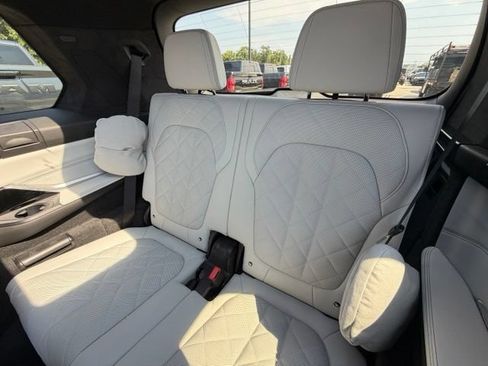 Used 2023 BMW X7 xDrive40i w/ Premium Package AWD/4WD image 29