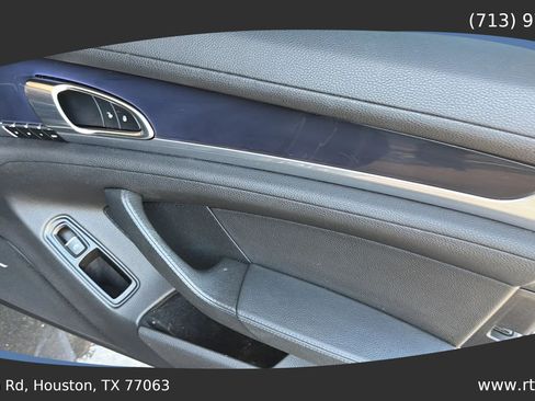 Used 2014 Porsche Panamera RWD image 36