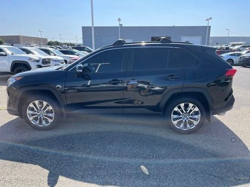 Used 2020 Toyota RAV4 XLE Premium FWD image 8