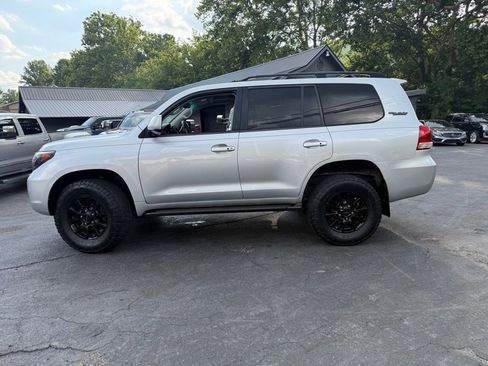Used 2009 Toyota Land Cruiser image 23