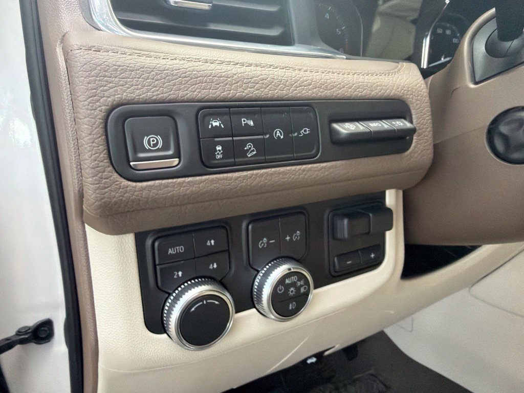 Used 2021 GMC Yukon Denali w/ Denali Premium Package AWD/4WD image 22